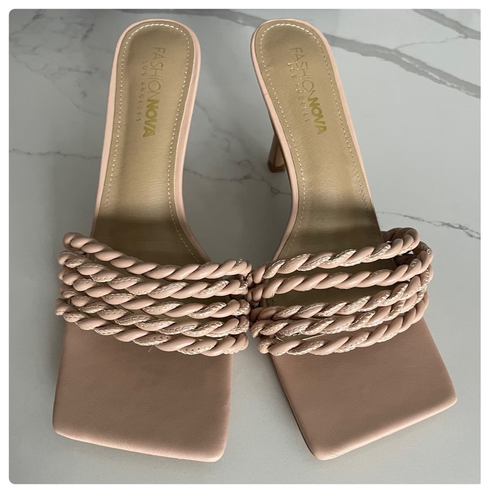 Fashion Nava Pump  Heels Size 10.